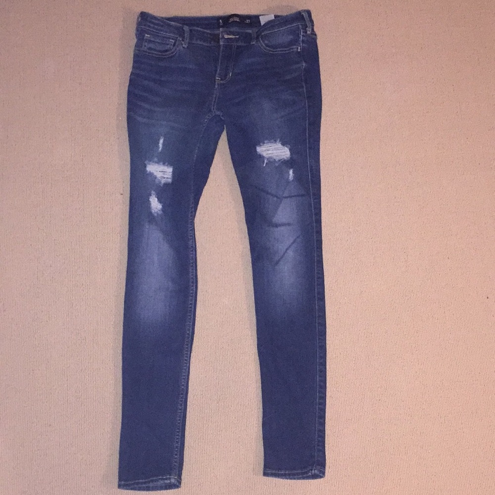 Hollister size 5 ripped skinny jeans!